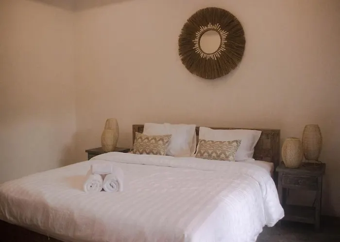 Stylish 2 Bedroom In - Bright & Airy Villa