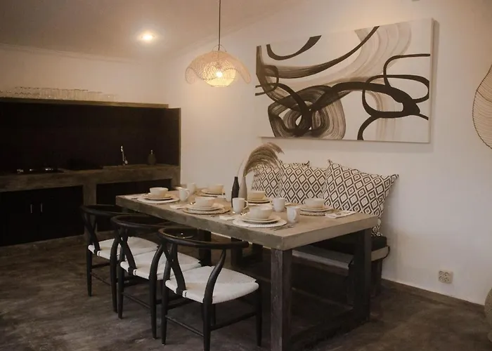 Villa Stylish 2 Bedroom In - Bright & Airy *