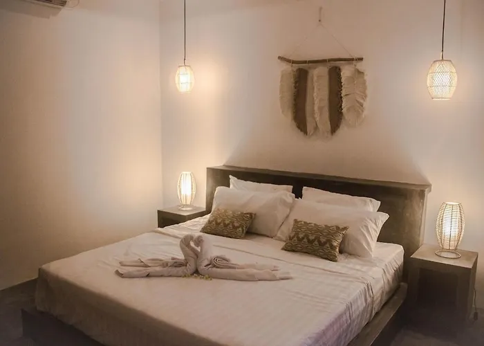 Stylish 2 Bedroom In - Bright & Airy *