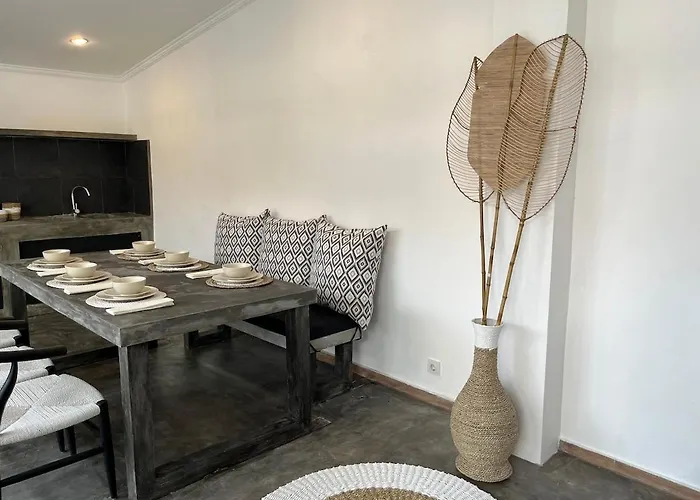 Stylish 2 Bedroom In - Bright & Airy